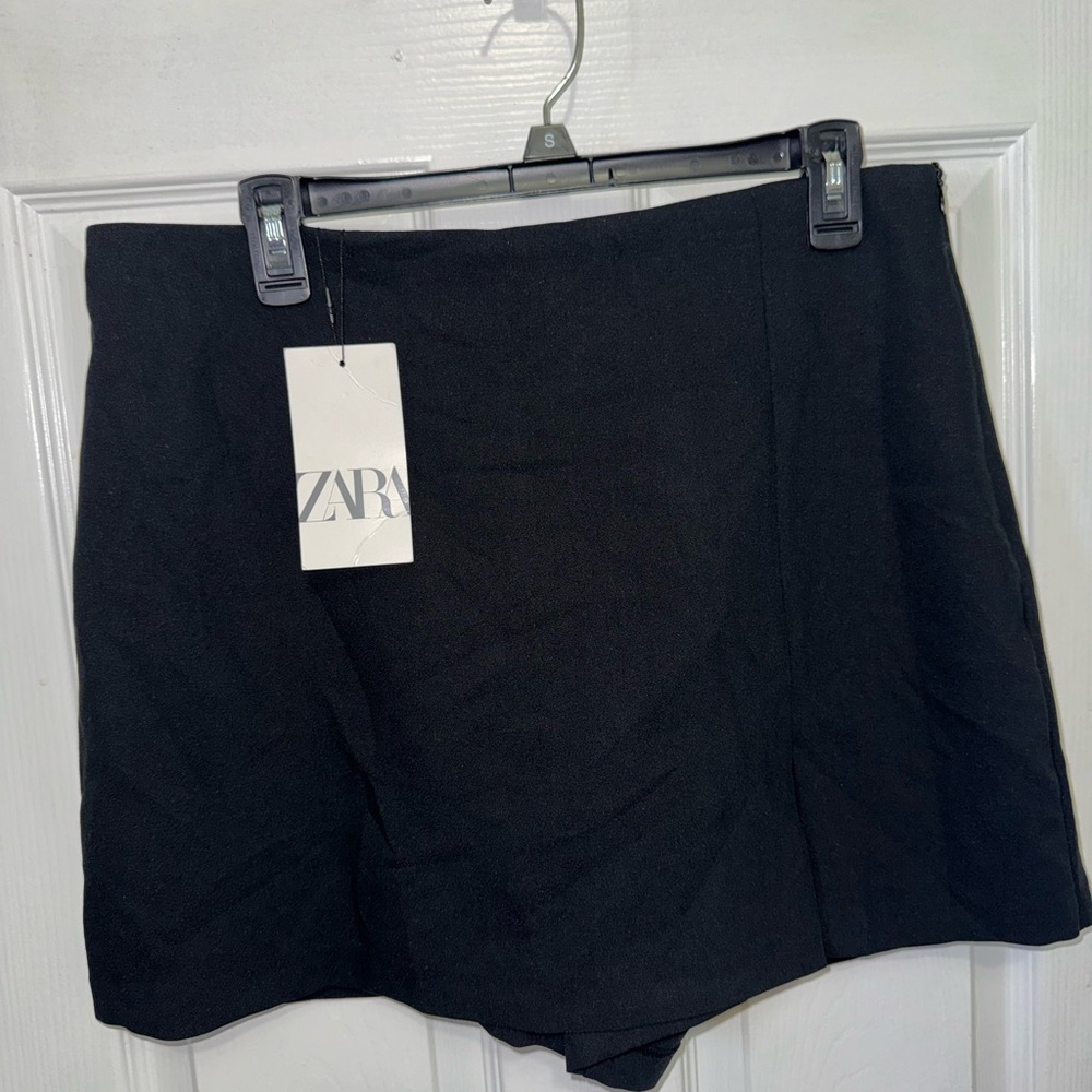 Zara Women's Elegant Black Skorts